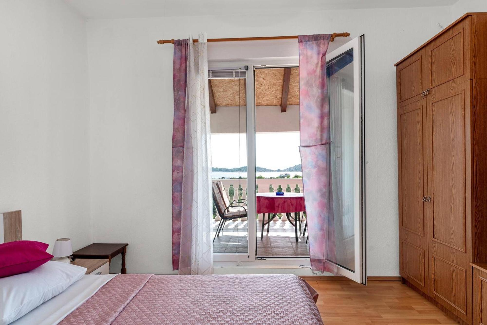 Apartment Lara Tribalj Eksteriør bilde