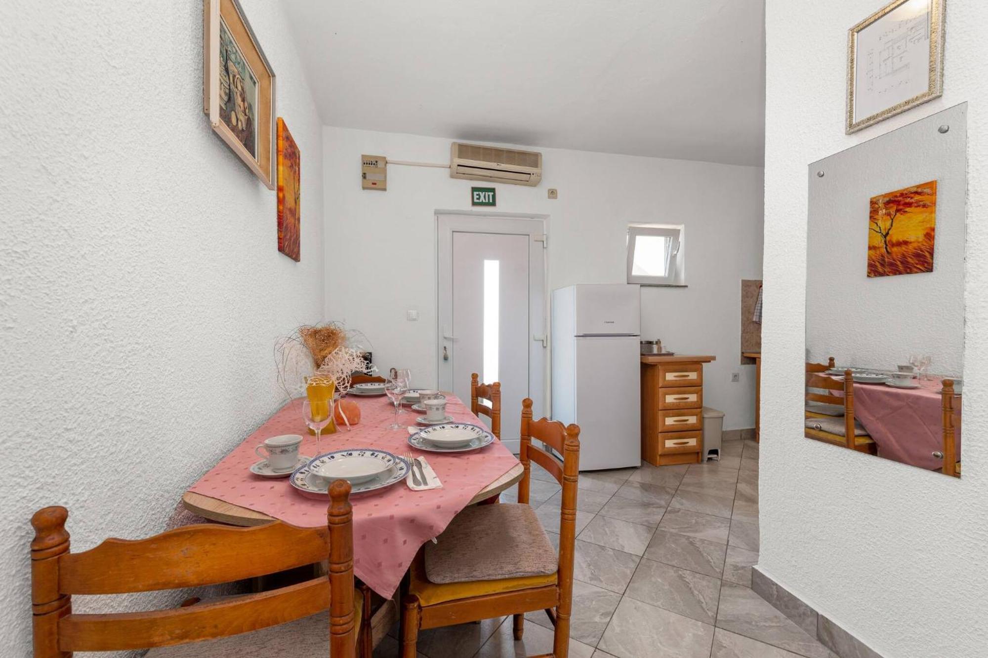Apartment Lara Tribalj Eksteriør bilde